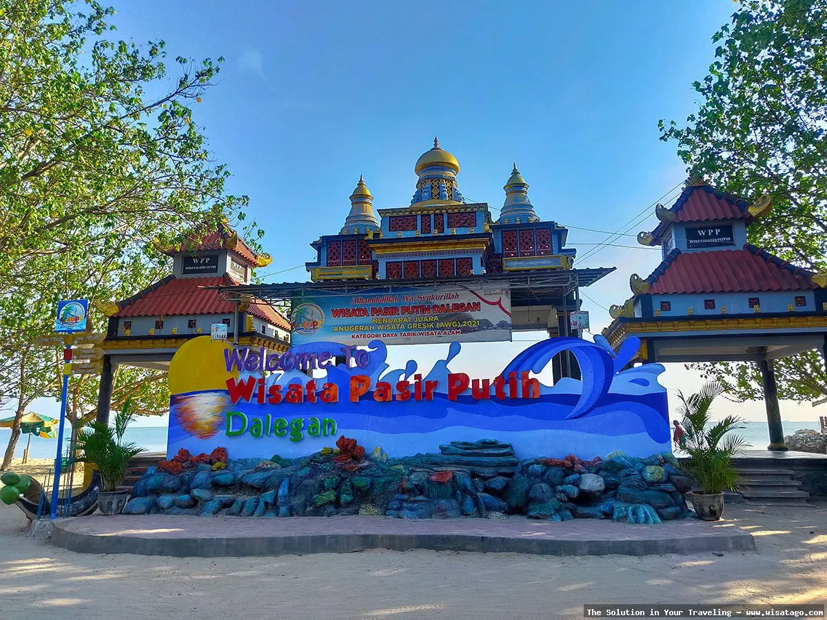 Pantai Delegan, pasirnya yang indah menawan