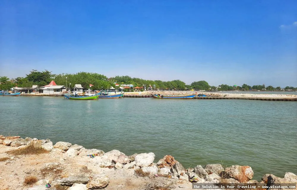 Pantai Delegan, pasirnya yang mempesona