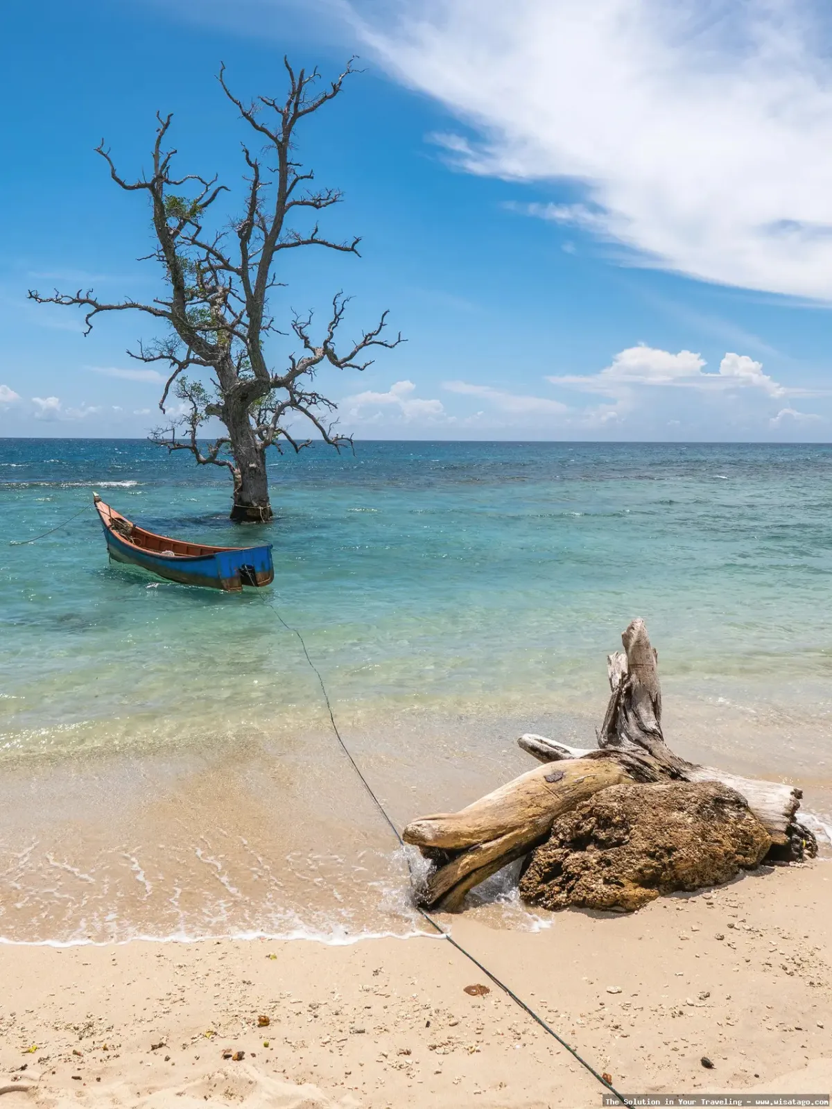 Pantai Desa Latiung yang indah mempesona