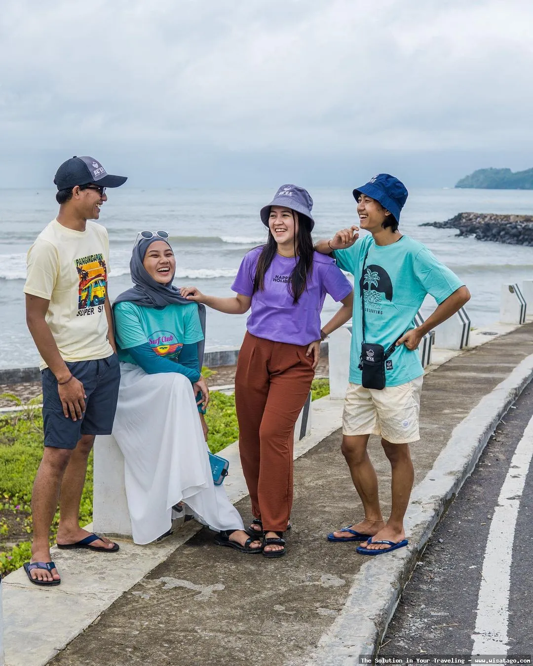Pantai Desa Latiung yang menawan alami