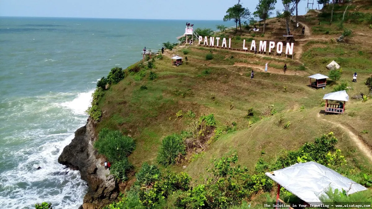Pantai Desa Latiung yang menawan alami