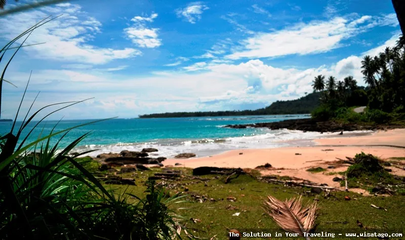 Pantai Desa Latiung yang indah mempesona