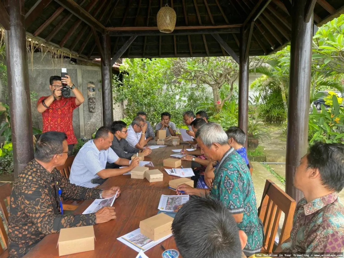 Pantai Desa Setenger yang menawan.