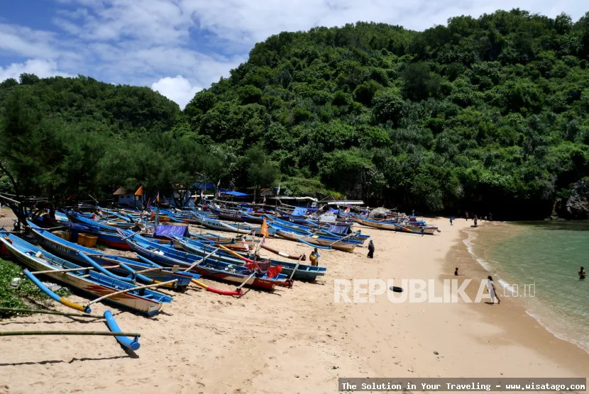Pantai Desa Setenger yang menawan.
