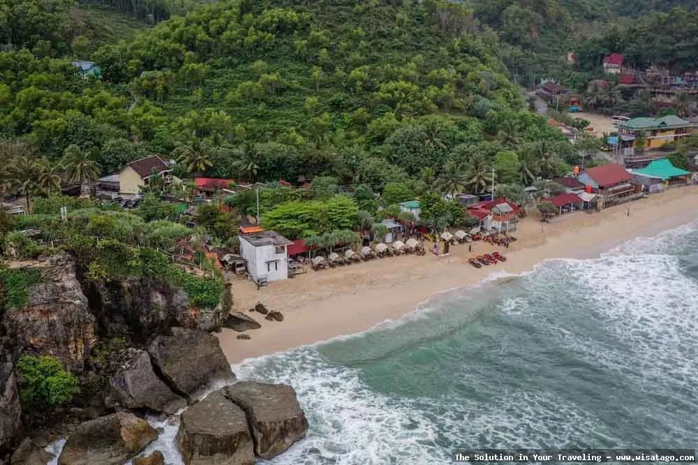 Pantai Desa Setenger yang menawan.