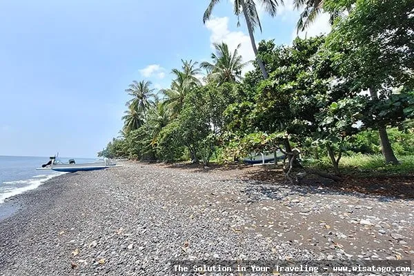 Pantai Desa Setenger yang menawan alami