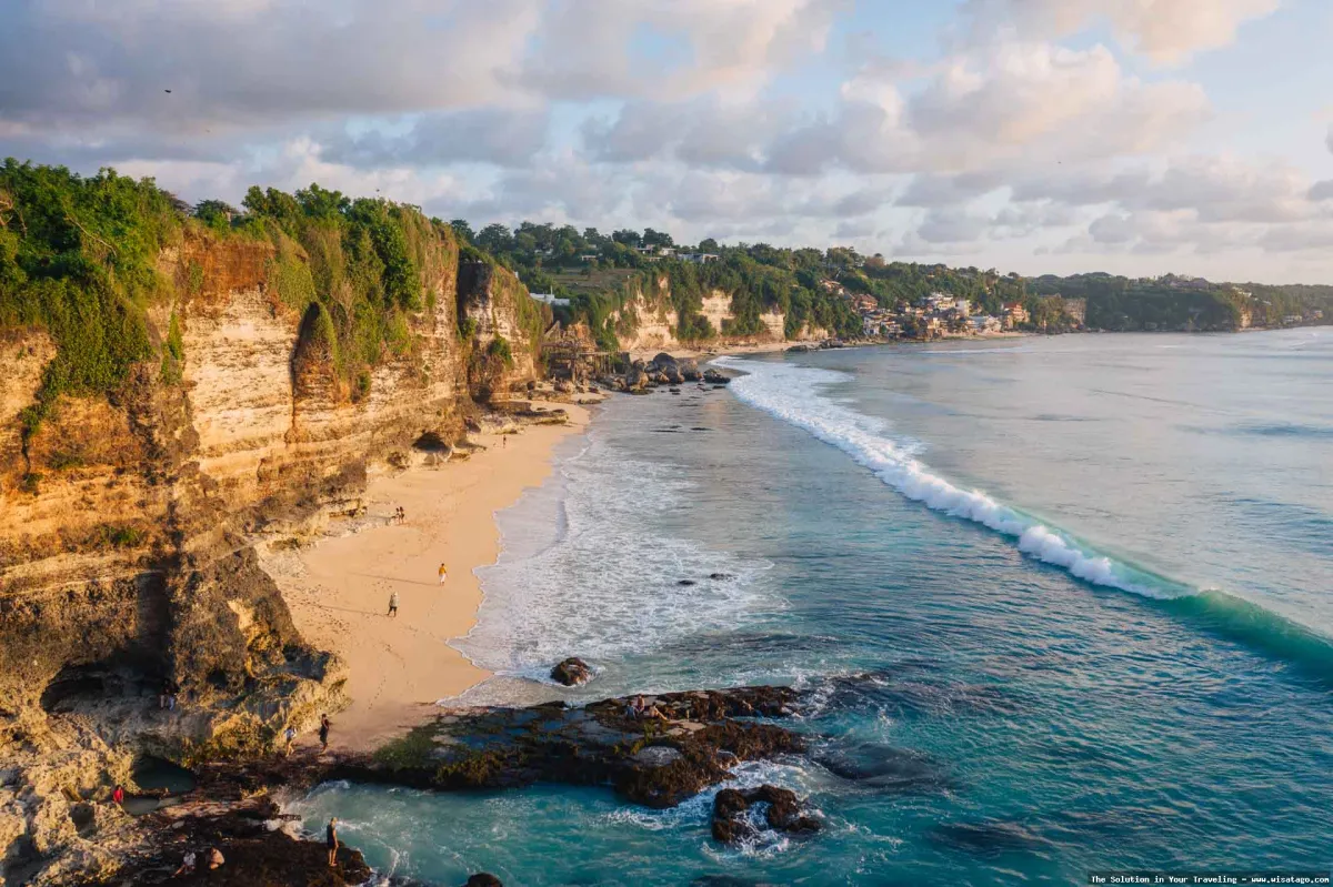 Pantai Dreamland: Tips, Harga Tiket, Kuliner, Lokasi, Fasilitas dan Spot