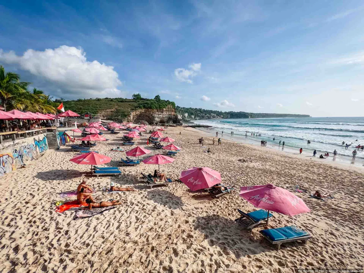 Pantai Dreamland, pasir putih memesona