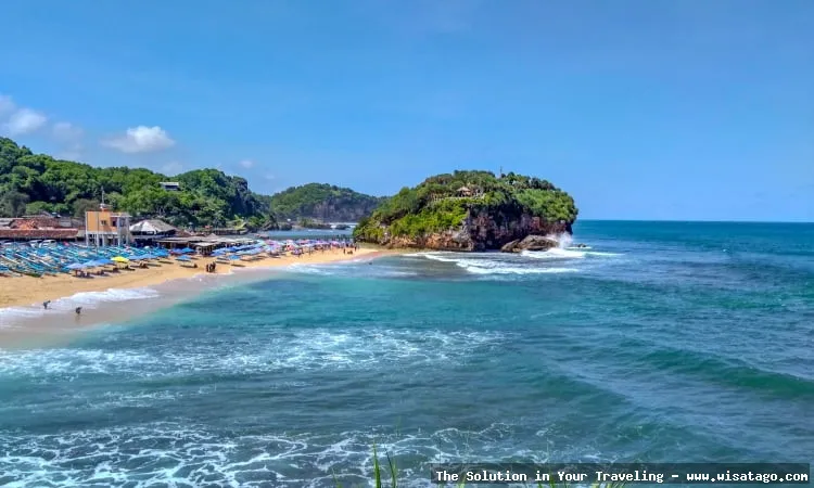 Pantai Drini: pesona bahari Yogyakarta.