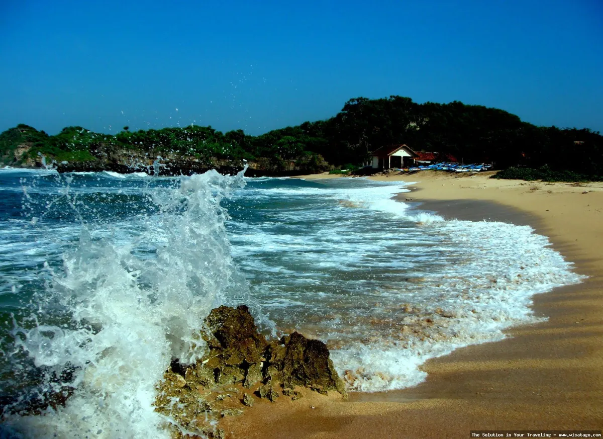 Pantai Drini, pemandangan laut menawan