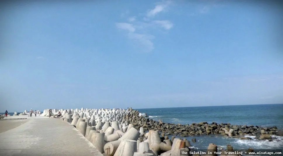Pantai Glagah, pemandangan batuan tetrapod