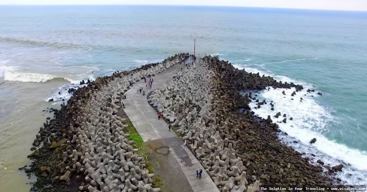 Pantai Glagah, pemecah ombak alami