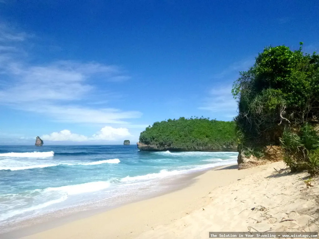 Pantai Goa Cina yang eksotis