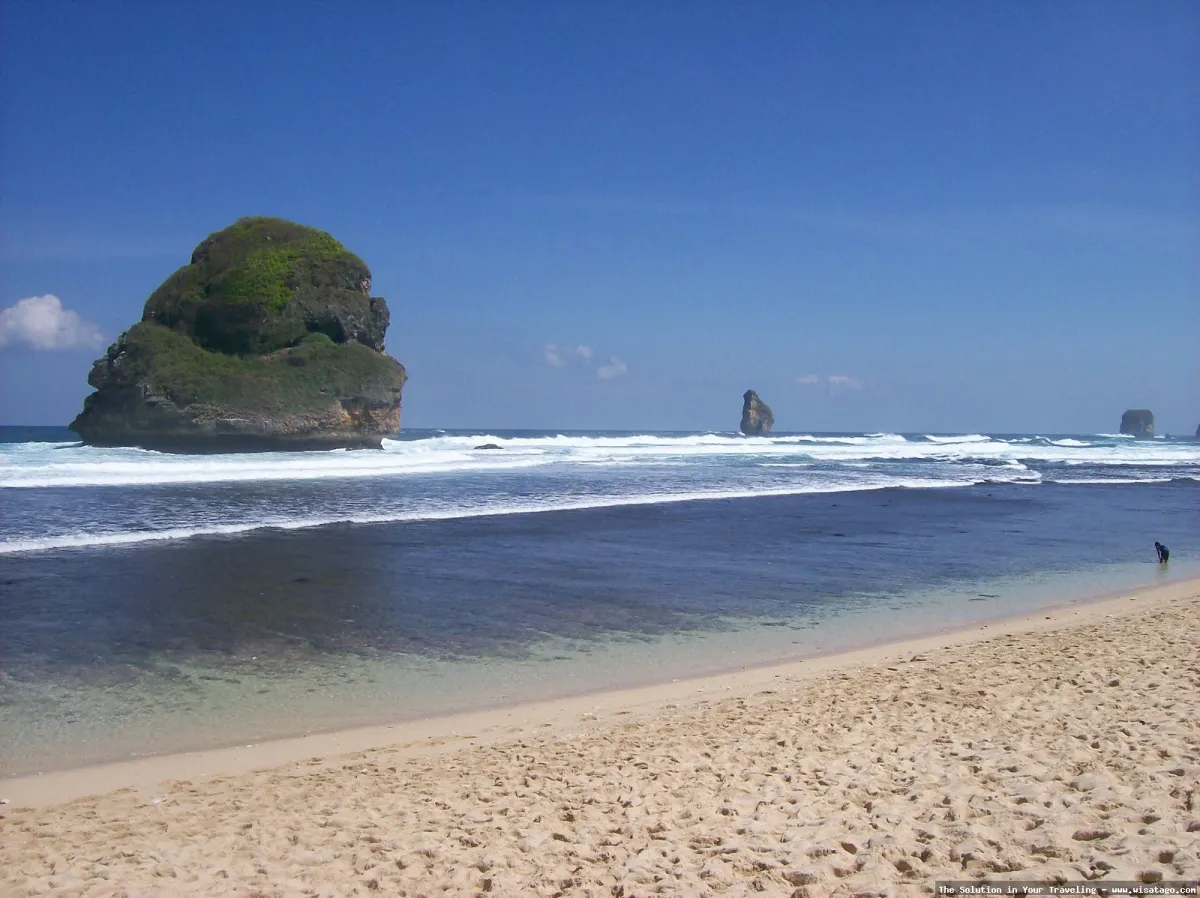 Pantai Goa Cina yang mempesona