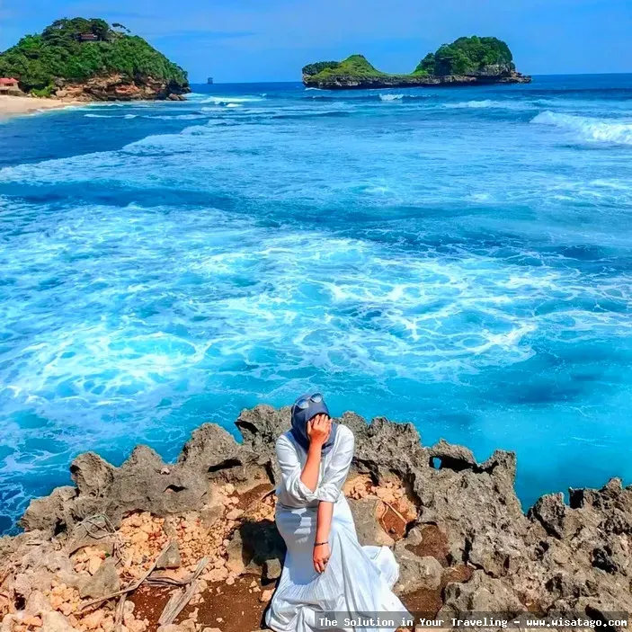 Pantai Goa Cina yang mempesona.