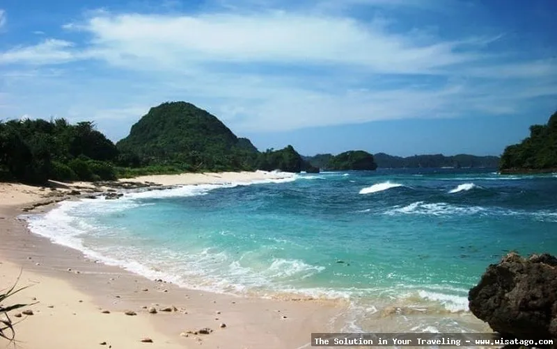 Pantai Goa Cina yang mempesona