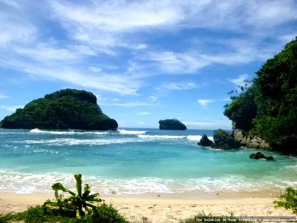 Pantai Goa Cina yang mempesona