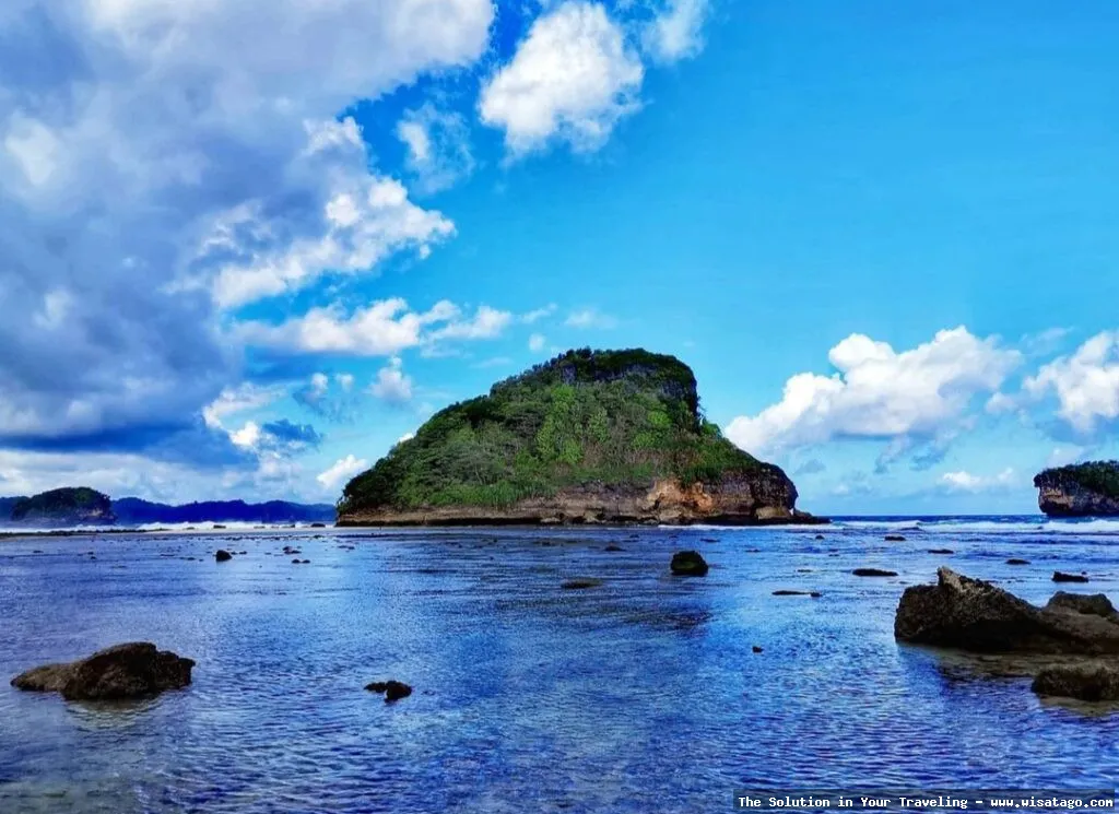 Pantai Goa Cina yang mempesona