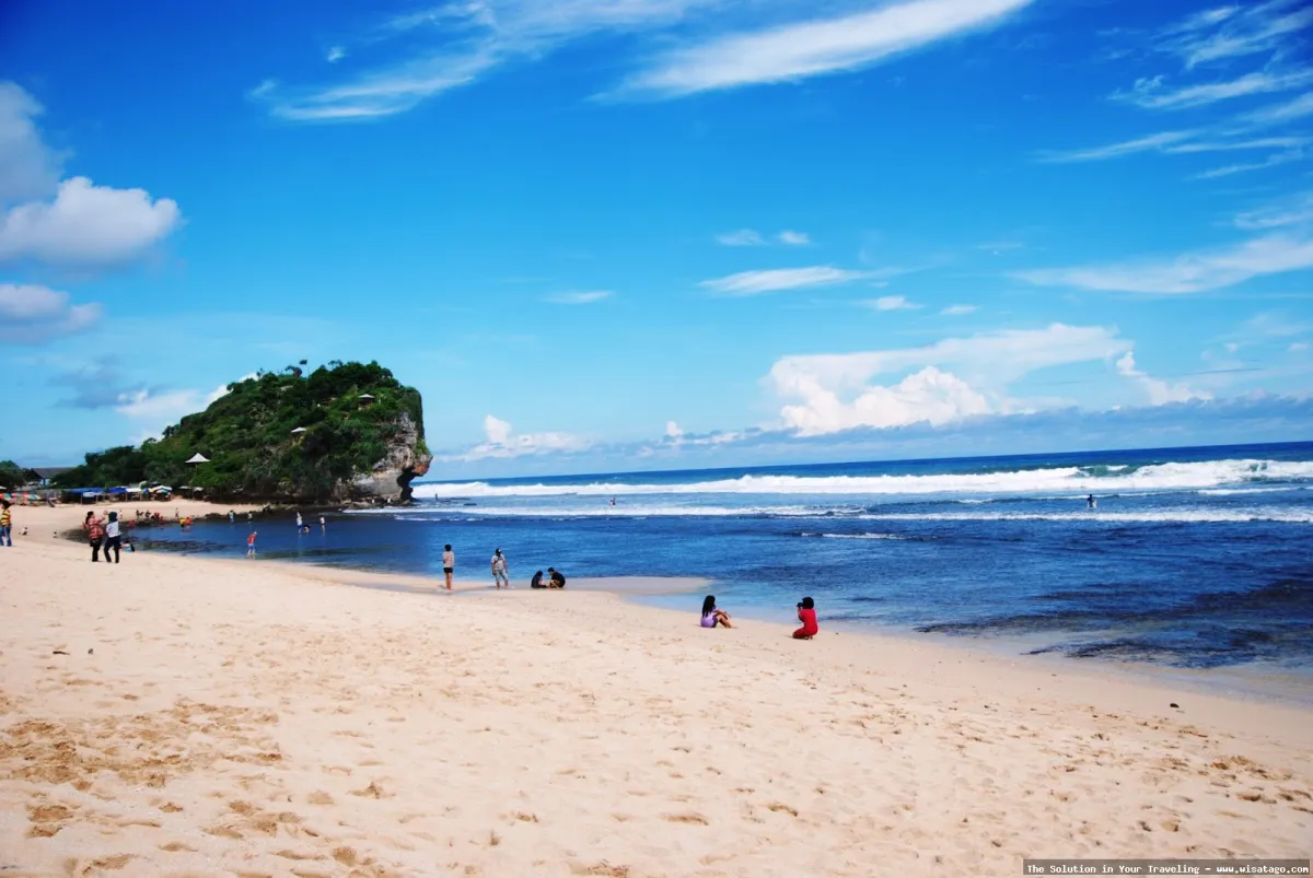 Pantai Indrayanti: keindahan pasir putih