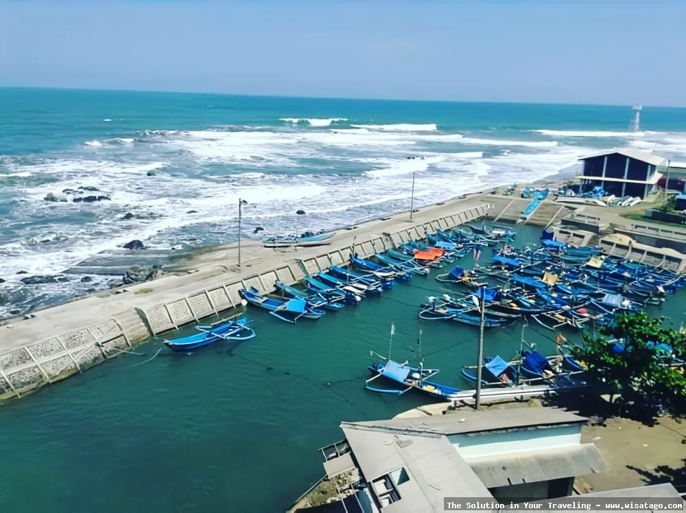 Pantai Jayanti dengan pemandangan indah