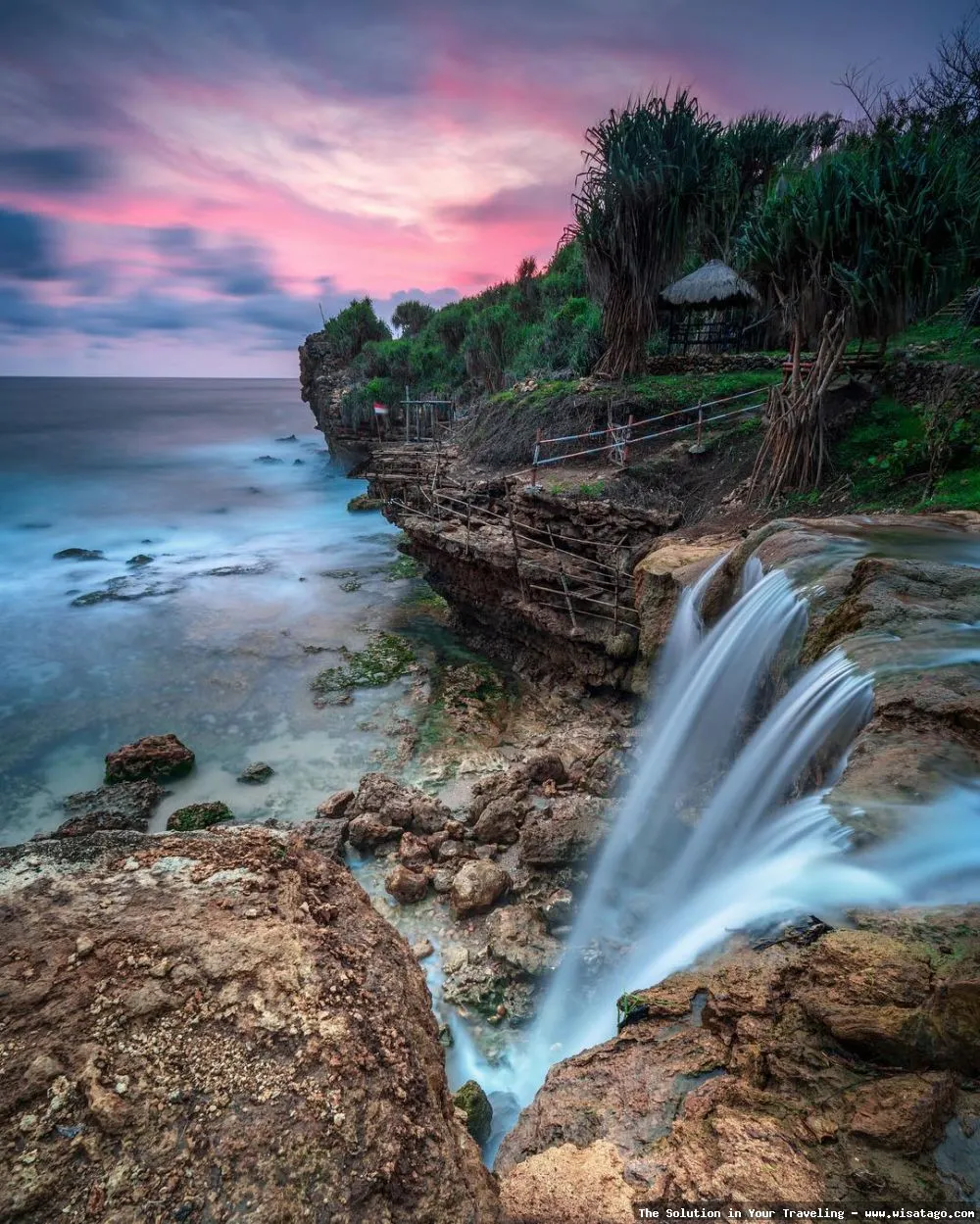 Pantai Jogan, air terjun menawan