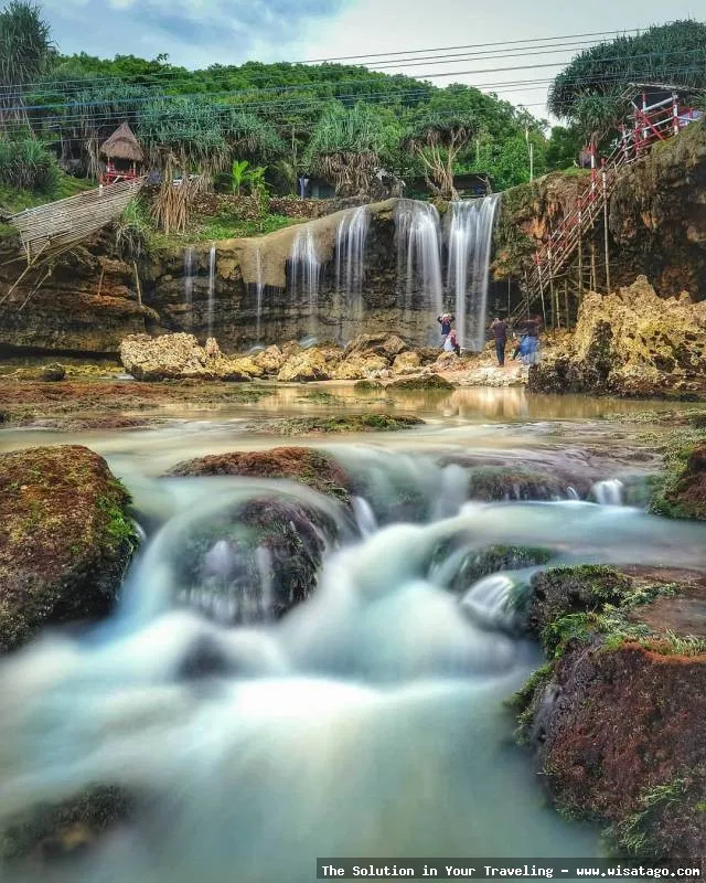 Pantai Jogan, air terjun menawan