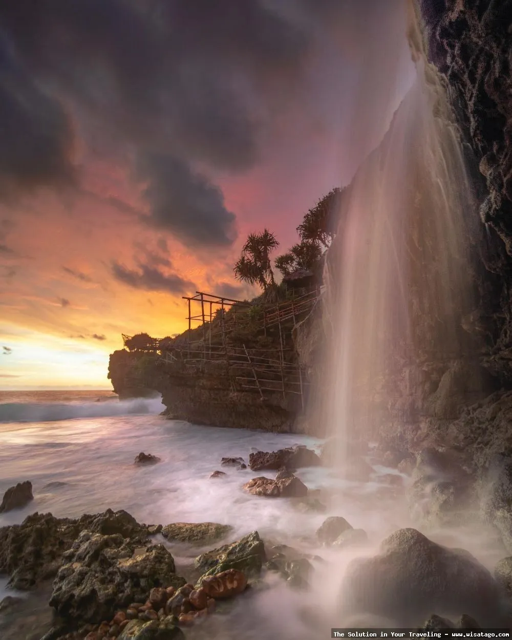Pantai Jogan, air terjun menawan.