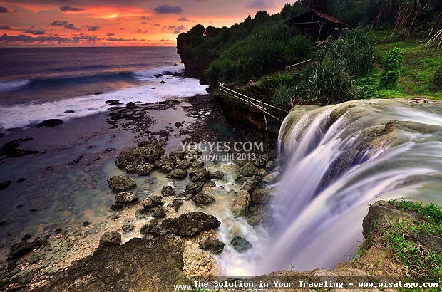 Pantai Jogan, air terjun menawan