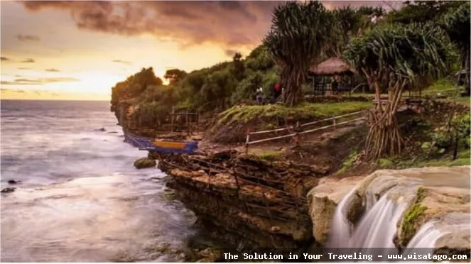 Pantai Jogan, air terjun menawan