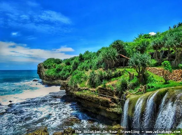 Pantai Jogan, air terjun menawan.