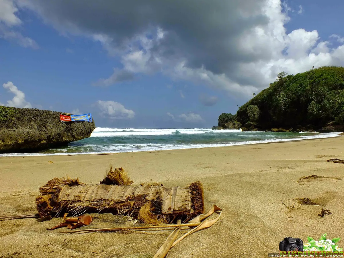 Pantai Jolosutro, keindahan pesisir Blitar