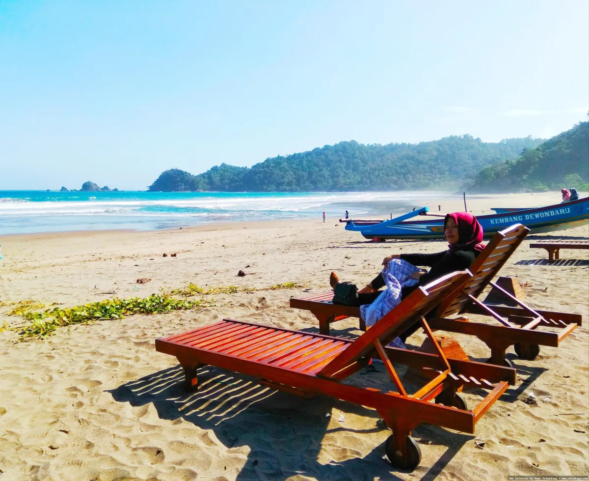 Pantai Jolosutro, keindahan alam memukau