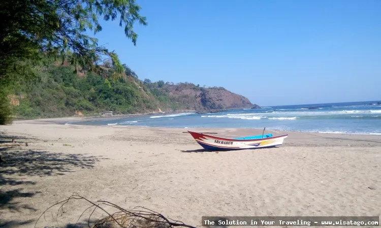 Pantai Jolosutro, keindahan alam memukau