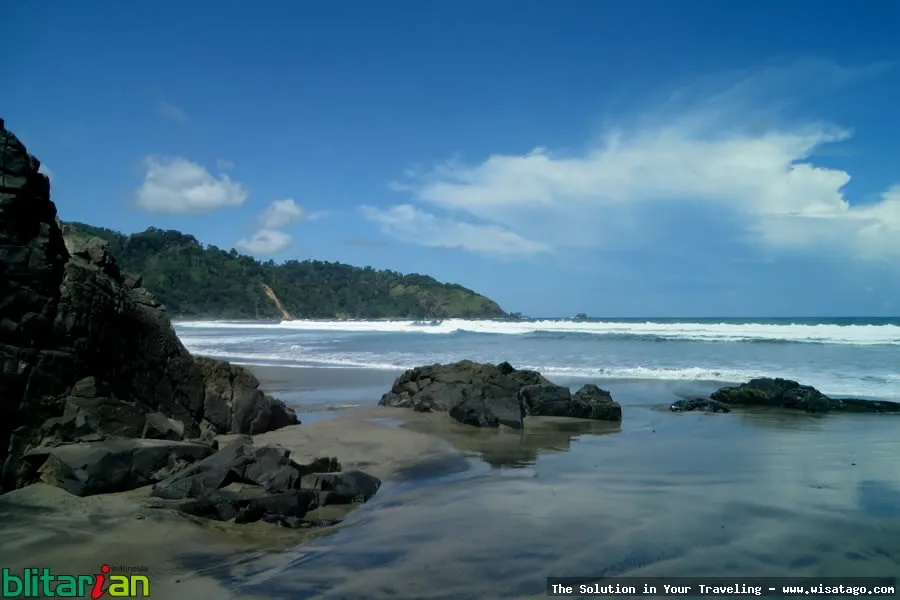Pantai Jolosutro, keindahan alam memukau
