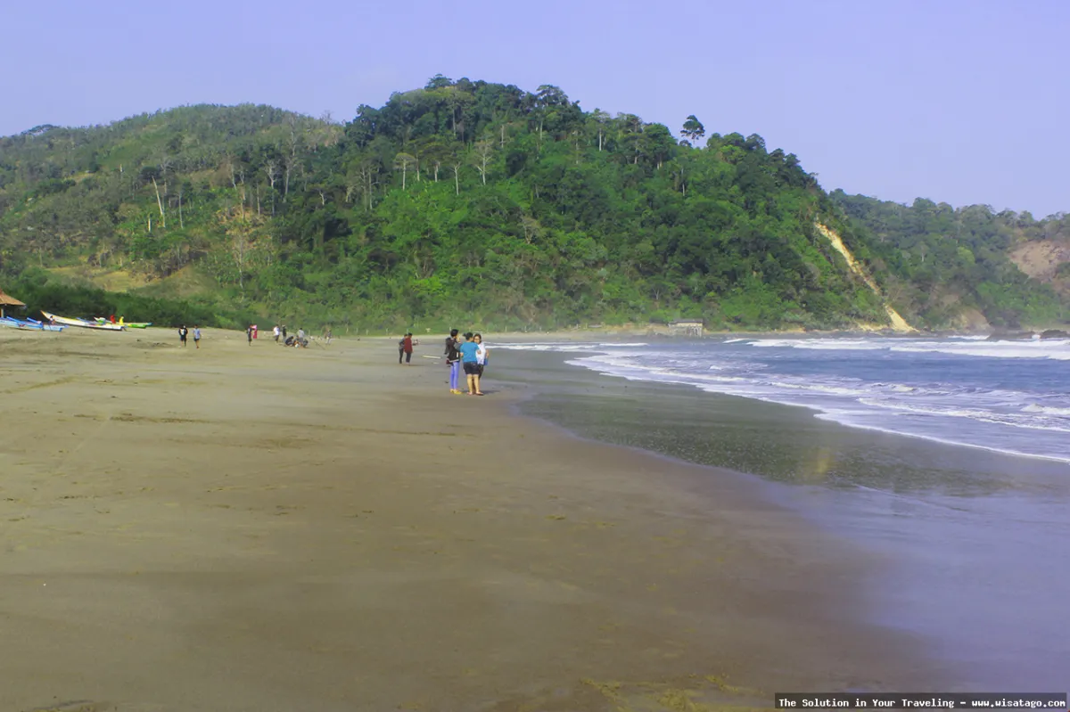 Pantai Jolosutro, keindahan alam memukau