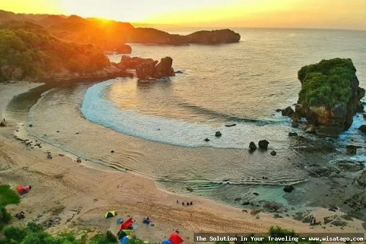 Pantai Jungwok: Tips, Harga Tiket, Kuliner, Lokasi, Fasilitas dan Spot Pantai Jungwok: Tips, Harga Tiket, Kuliner, Lokasi, Fasilitas dan Spot