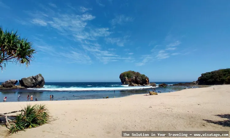Pantai Jungwok, pesona pasir putih.
