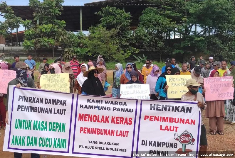Pantai Kampung Panau yang indah menawan