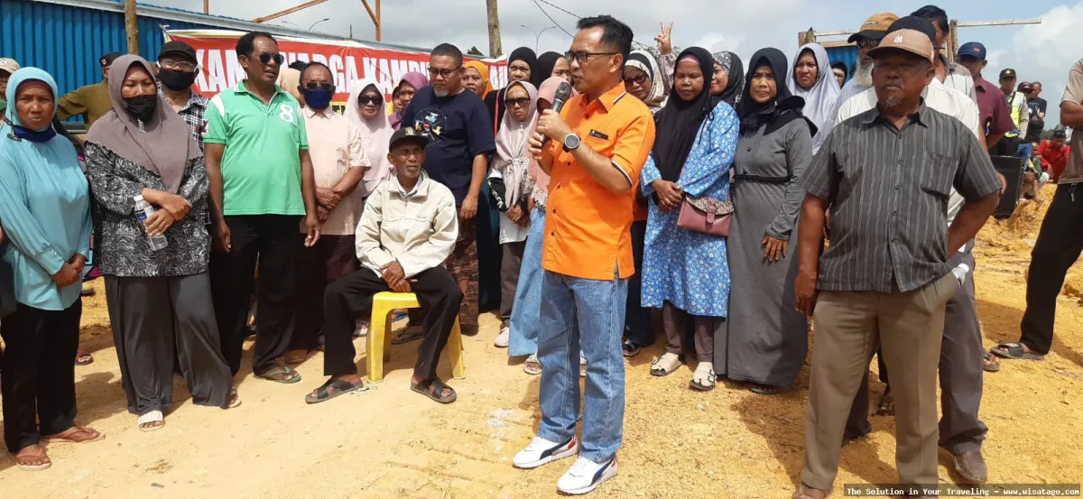 Pantai Kampung Panau yang menawan alami