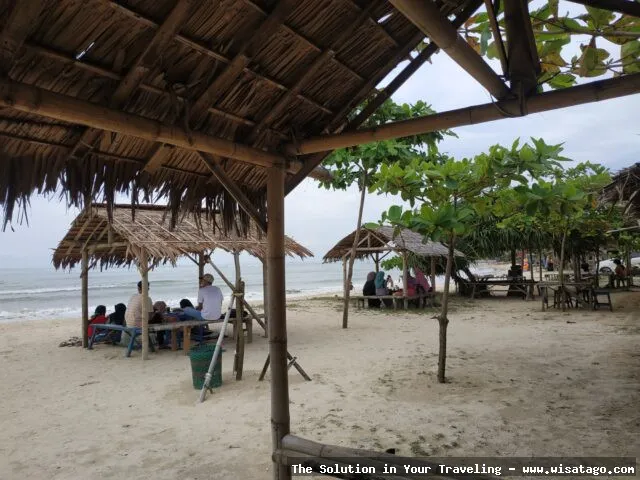 Pantai Kampung Panau yang indah mempesona