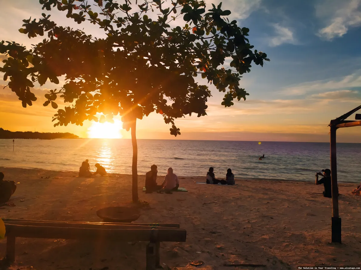 Pantai Kampung Panau yang indah menawan