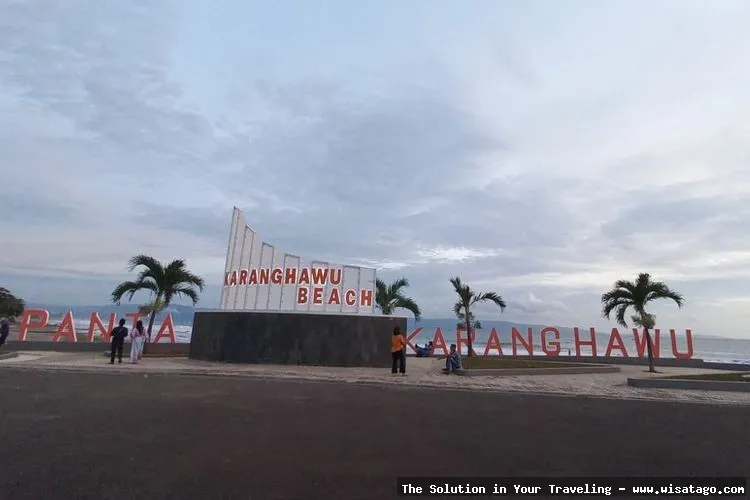 Pantai Karang Hawu, pemandangan eksotis menawan