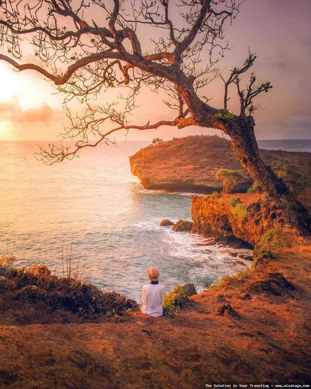 Pantai Kesirat, tebing karang memukau