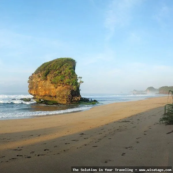 Pantai Kondang Iwak, pesona alam Malang
