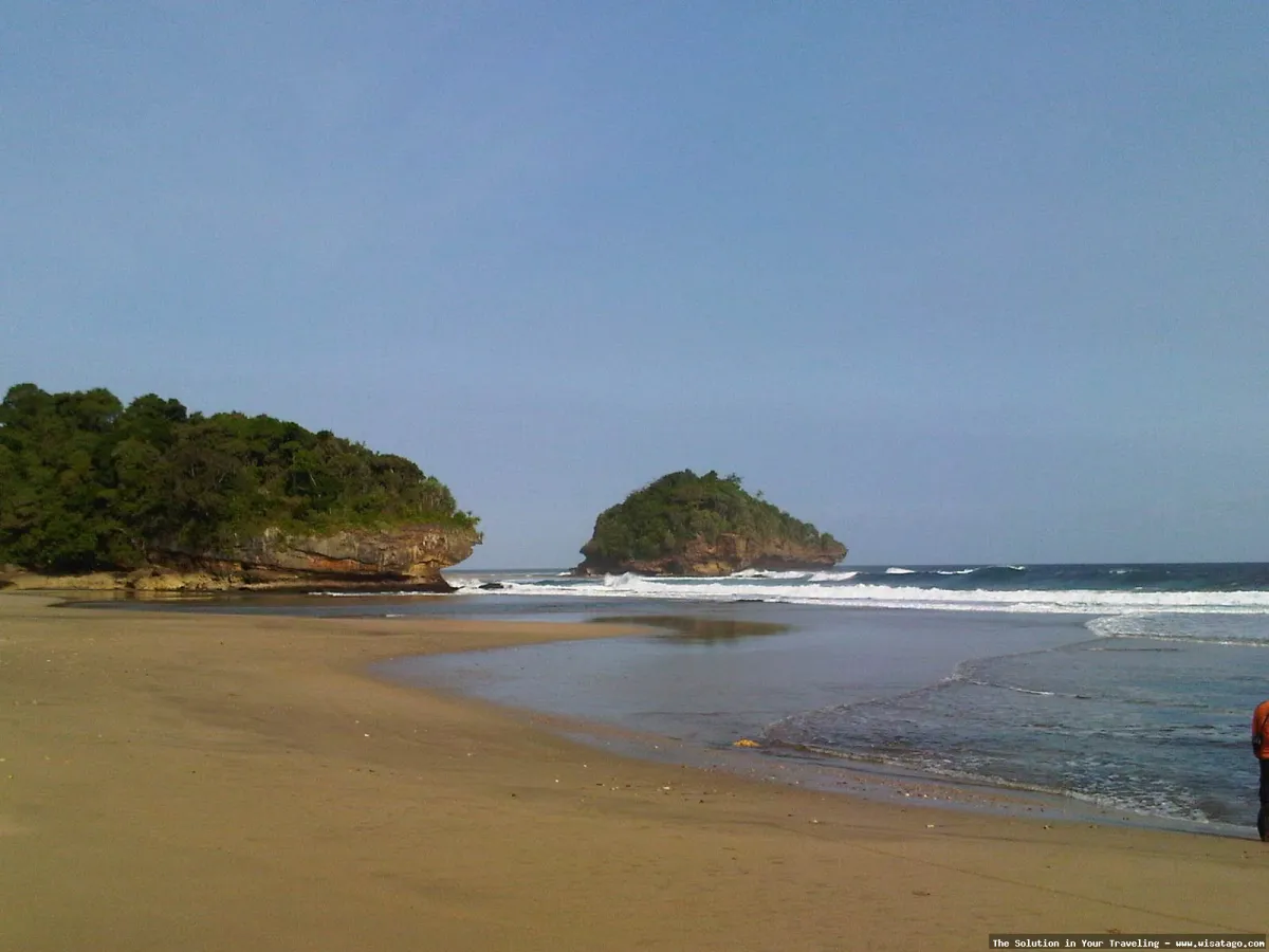 Pantai Kondang Iwak, pesona alam Malang.