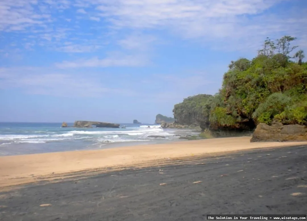 Pantai Kondang Iwak, pesona alam Malang