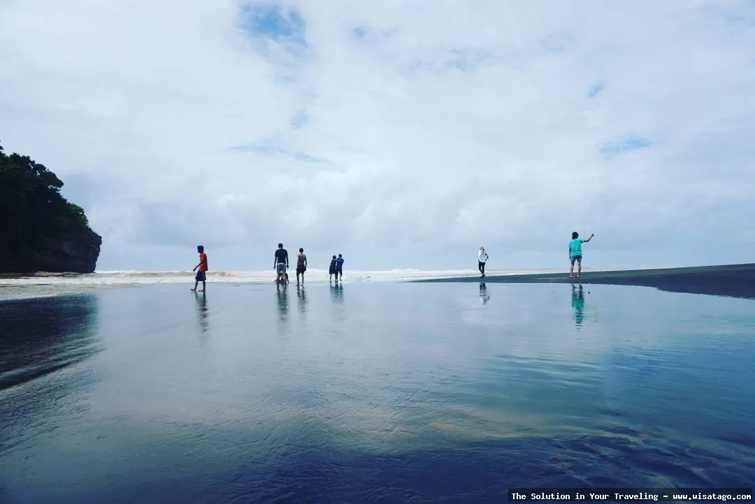 Pantai Kondang Iwak, pesona alam.