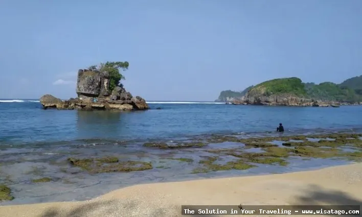Pantai Kondang Merak yang menawan alami
