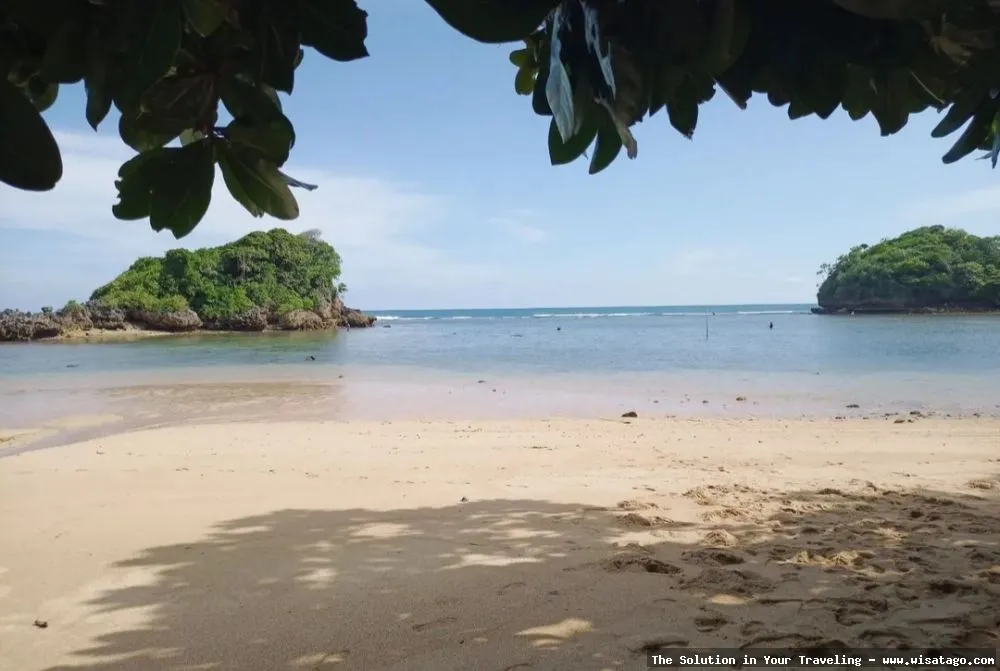 Pantai Kondang Merak yang mempesona.