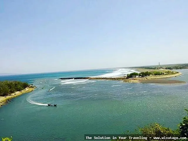 Pantai Kucur dengan pasir lembut